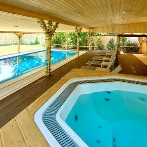 Therme Airport Bed & Breakfast